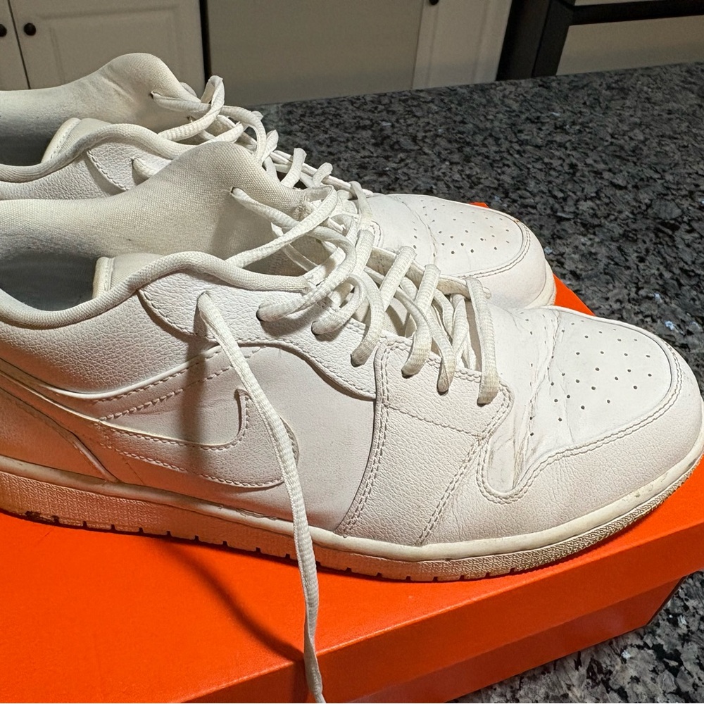 Mens White/white Jordan 1 mid